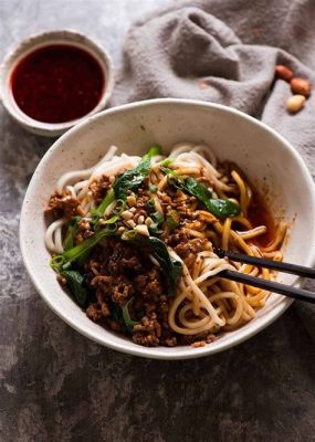  Dandan Noodles: Une Explosion Savoureuse de Parfum Sichuan et une Texture Délicatement Croustillante!